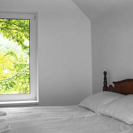 4 Seasons - House Bed & Breakfast