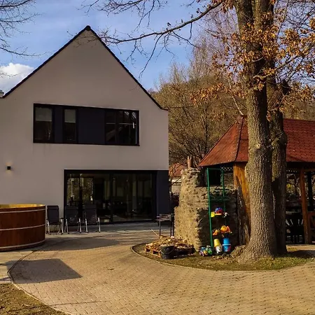 4 Seasons - House Bed & Breakfast *